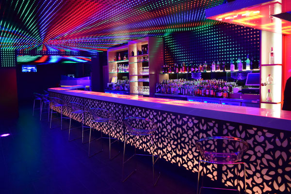 barras de bar  BARRA DE SILESTONE, VIDRIO Y PANEL COMPOSITE