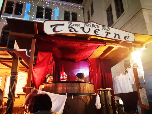 Ein warmes Bad und einen Glühwein dazu wärmt auf dem Mittelaltermarkt um diese Jahreszeit ungemein :)