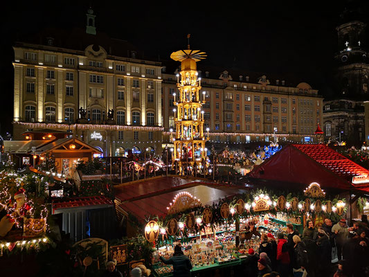 585. Striezelmarkt