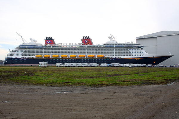 Disney Dream (Länge 339,5 m, Breite 37 m, Passagiere 4.000, 130.000 BRZ, fertiggstellt 2010)