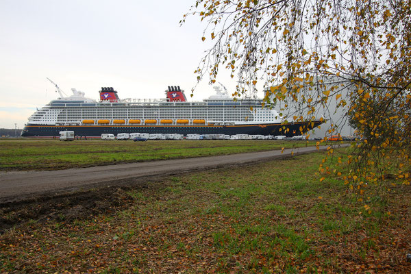 Disney Dream (Länge 339,5 m, Breite 3 7m, Passagiere 4.000, 130.000 BRZ, fertiggestellt 2010)