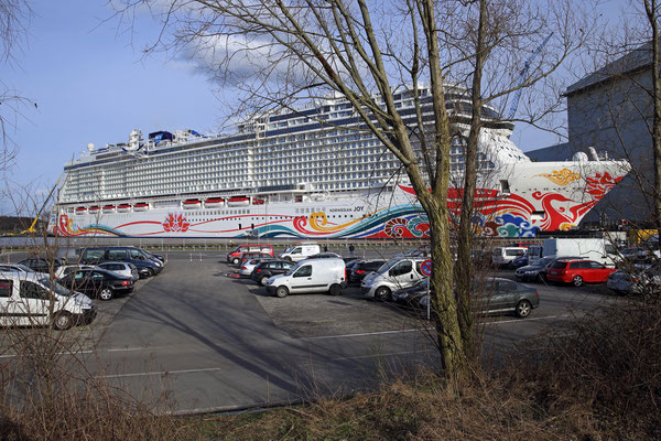 Norwegian Joy (Länge 333,4 m, Breite 41,4 m, Passagiere 3.883, 168.750 BRZ, fertiggestellt 2017)