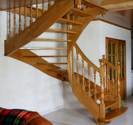 escalier tournant en bois