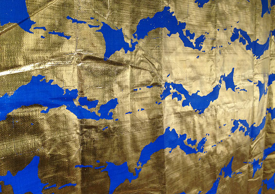 Blue wave,Blue country_255.0×545.0cm_ブルーシート　金属箔_2016