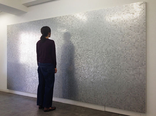 One(Wall of aluminium)_180.0×360.0_パネル　一円硬貨_2014