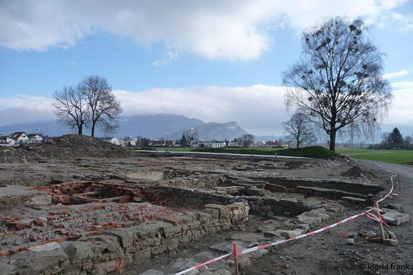 Textilhistorische Ausgrabungen beim ehemaligen Wasserschlösschen Mittelweiherburg