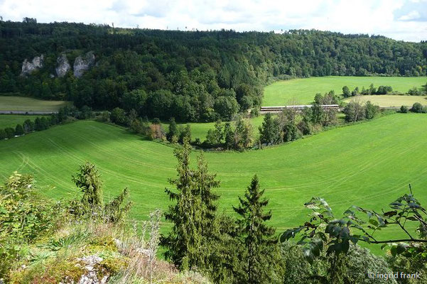 Blick von Ruine Hertenstein ins Laucherttal