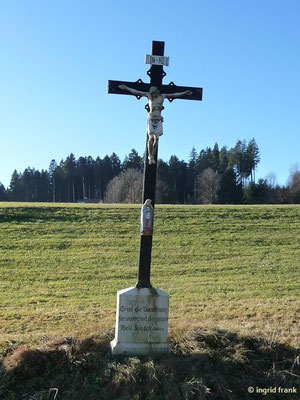 Inschrift: "Er ist die Versöhnung für unsere und der ganzen Welt Sünden" Joh. 2.2