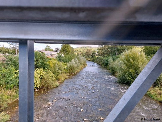 Blick von der Ersatzbrücke ahrabwärts