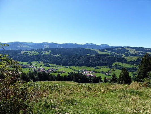 Ganz hinten die Nagelfluhkette