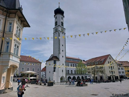 Ehemaliges Tuchhaus mit Blaserturm
