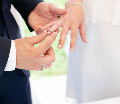 Maniküre mit French-Lackierung für Hochzeit