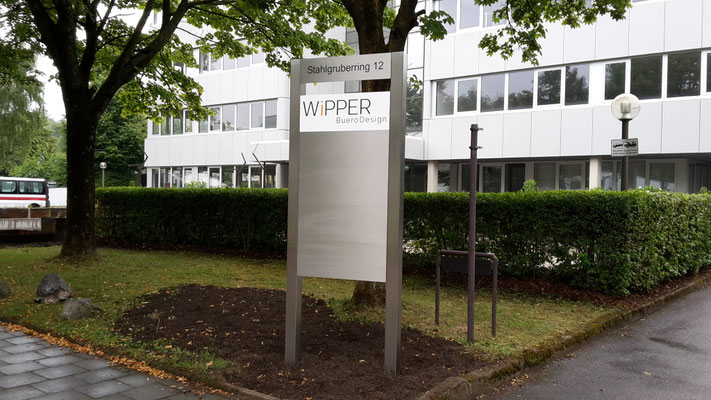 Edelstahl Firmen Werbepylon München Stahlgruberring