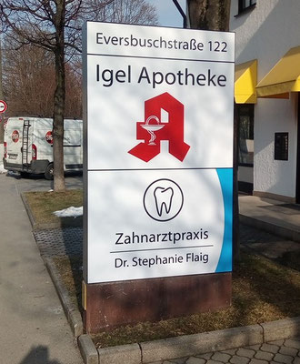 Leuchtpylon Acryl bündig München