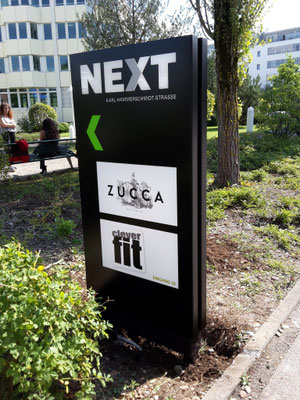 LED Pylon Alu München Schattenfuge