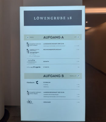 Leuchtstele Orientierung Gebäude