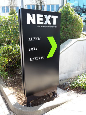 Leuchtpylon Aluminium dekupiert München