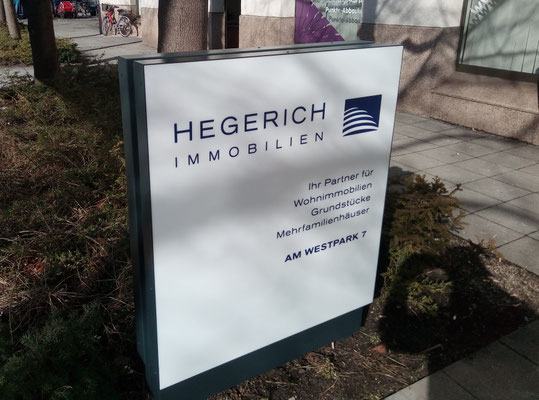 Objektpylon LED hinterleuchtet München