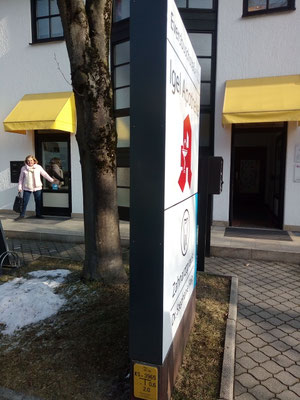 Profil 9 Werbepylon rahmenlos