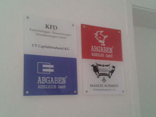 Acrylschilder Eingangsschilder von Hinten Foliert