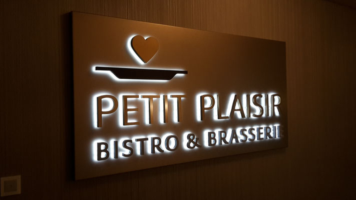 Petit Plaisir Rückleuchter LED Buchstaben auf Blende
