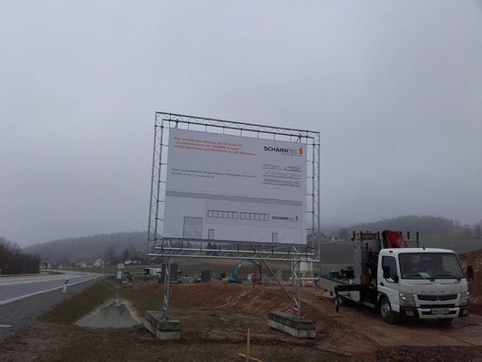 mobiles Bauschild mit Banner und Traversenrahmen 4x3m