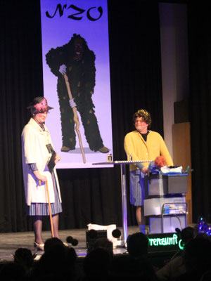 "Hilde & Gerda", alias Dieter und Dominik Spitz, lassen sich über den Seniorenalltag...