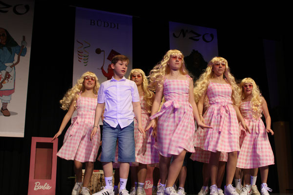 Als "Barbie und Ken" treten die "Teenstars" der NZO auf