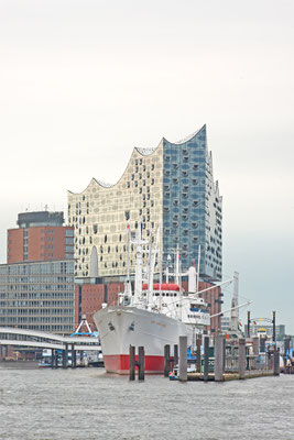 Elphi und Cap San Diego