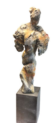 Figurine XI/Steinzeugmasse mit Patina