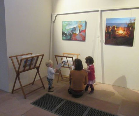 Besucherin mit ihren Kindern , fotografiert von Gabriele Koenigs 
