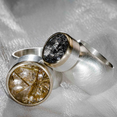 Rutilquarzringe /gold mit 750/- Gelbgold und 925/-Silber und 1 Rutilquarzring/grau mit 750/-Gelbgold und 925/-Silber von Urte Hauck, Hemmingen