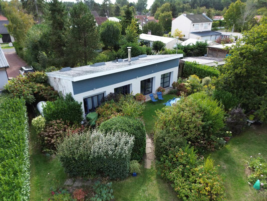 1 seul gîte indépendant à droite (3 baies alu) à l'arrière de ma propriété au calme à 5 mm (1,5km) de la mer