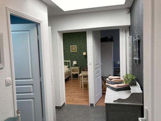  Vestibule ( plain-pied) desservant salle de bain , wc séparé et les 2 chambres  du Gîte 4* Entre Mer et Forêt Quend plage Baie de Somme