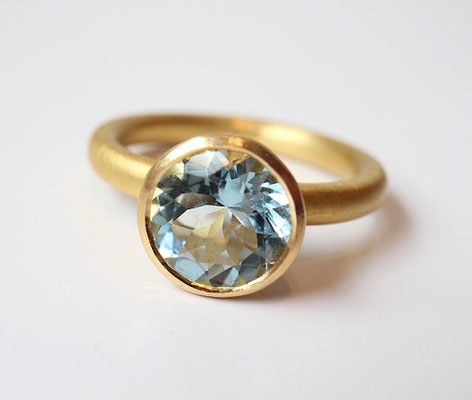 Aquamarinring aus 900 Gold