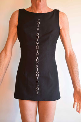 "The right man in the right place", 2018, broderie sur robe.
