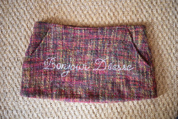 Bonjour Déesse, 2026, broderie sur jupe.