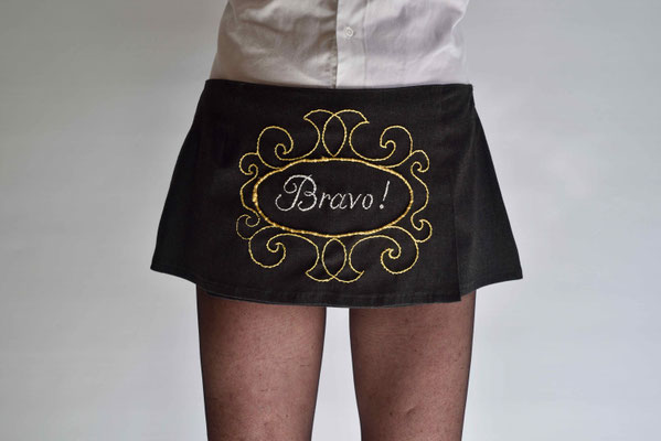 "Bravo!", broderie sur jupe.