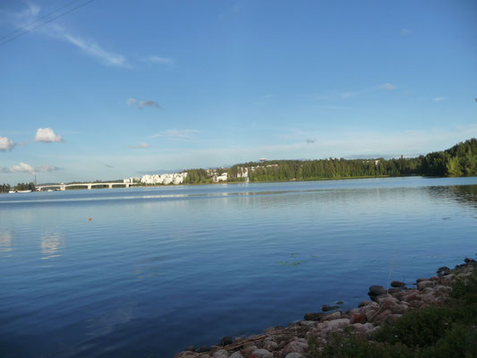 Ein anderer Weg zum Hotel: direkt am See entlang.