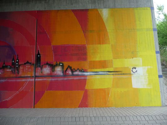 Das Graffiti gefällt mir sehr gut. Die SchülerInnen der CFG Oberschule im Nachbarort haben die Friedländer Autobahnbrücke verschönert. Es war eine Projektwoche.