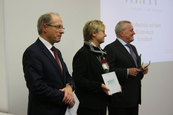 Dr. Jochen Wilkens, Hauptgeschäftsführer des Arbeitgeberverbandes ChemieNord e.V.; Frauke Heiligenstadt; Thomas Sattelberger, Vorsitzender der BDA/BDI-Initiative „MINT Zukunft schaffen“