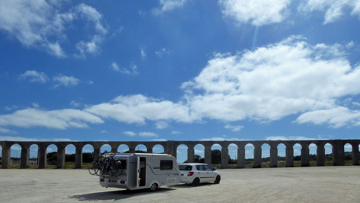 Obidos, Parkplatz am Aquaduct