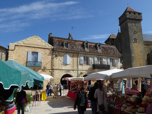 Markt im Bastidenstädtchen Beaumont