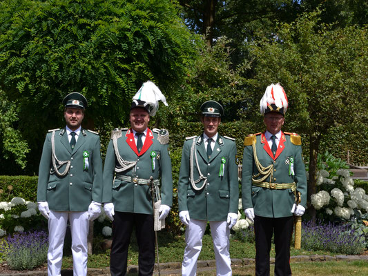 v.l.n.r.: Major Adjutant Benedikt Rehring, Major Christoph Willing, Oberst Adjutant Andreas Wittebrock, Oberst Andreas Harker