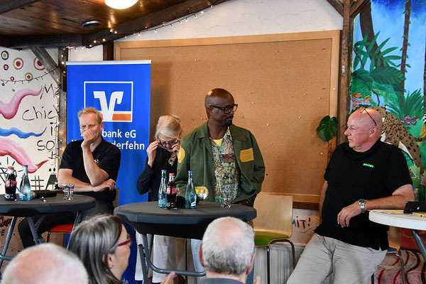 v.li. Bürgerm.Geert Müller,Frau Weber, Yred Dibaba,