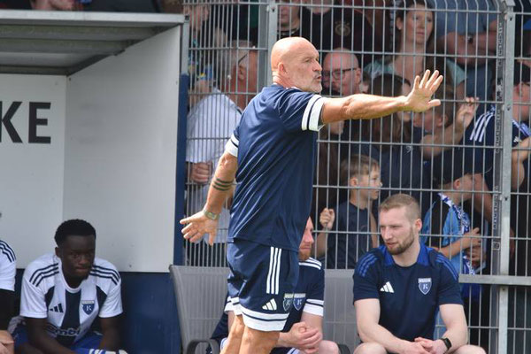  Trainer Stefan Emmerling( BSV K.Emden)