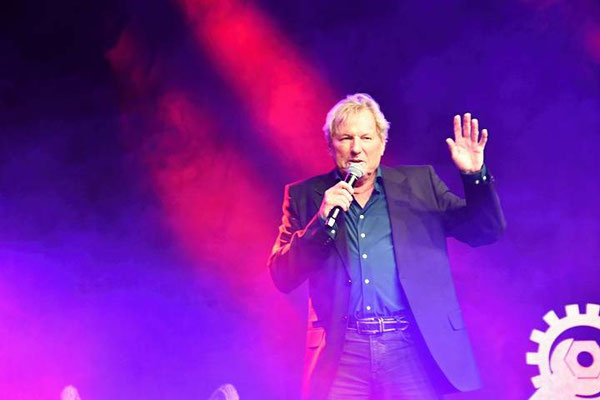 2025 Moderator  u.Sänger Bernhard Brink