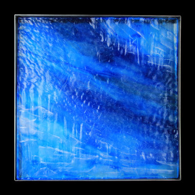 Eishöhle II, formgegossenes Glas, Metallrahmen, 45 x 45 x 4 cm