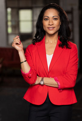 Business Portrait Frau roter Blazer Bad Homburg, professionelles Fotoshooting Mario Diener