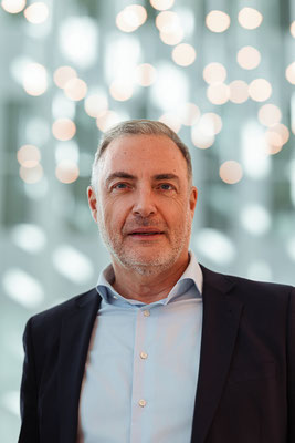 Business Portrait CEO Headshot Frankfurt, Mario Diener, professioneller Portraitfotograf Rhein-Main